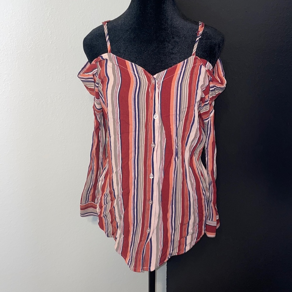 Off the shoulder blouse says large fits Medium
